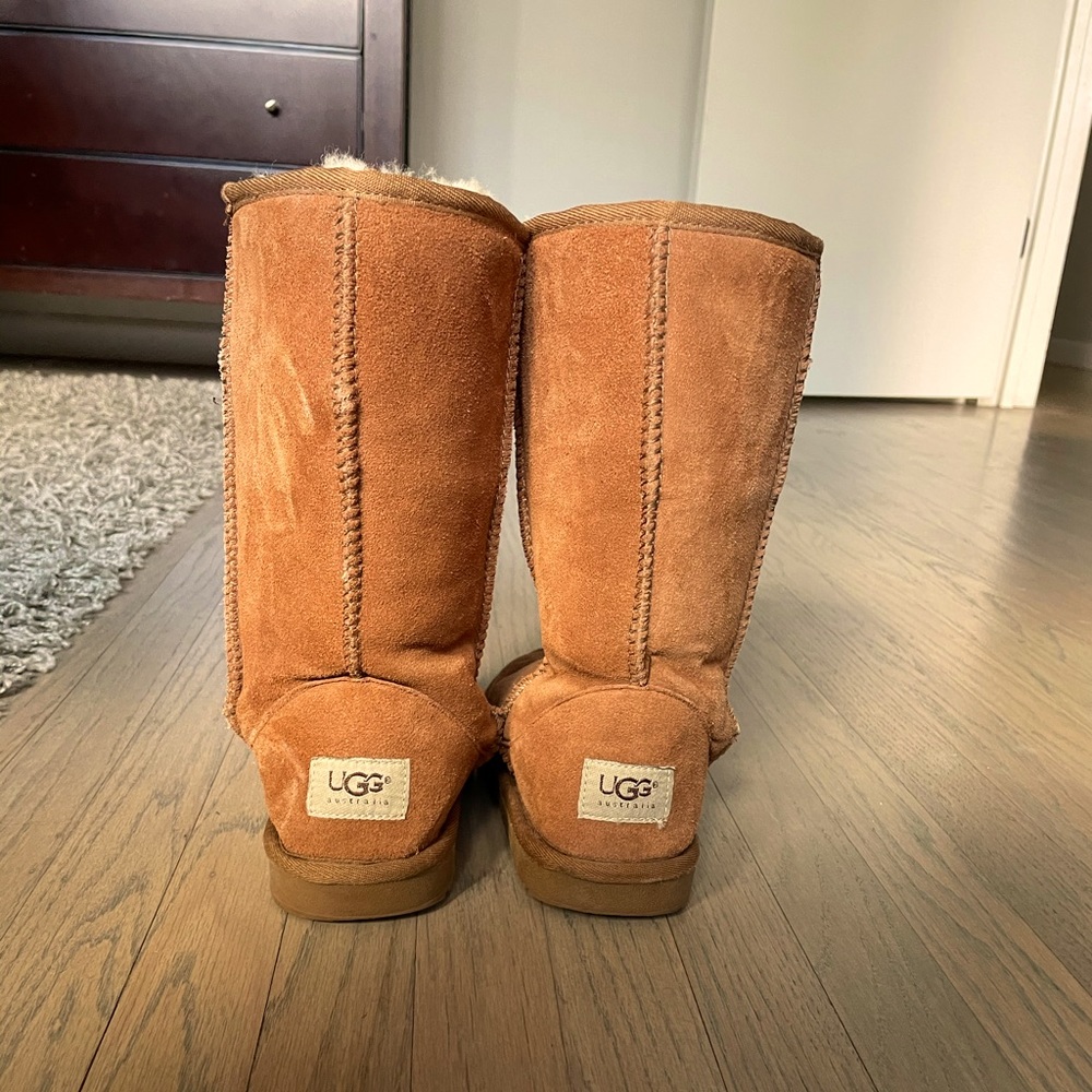 Women’s Ugg’s size 7